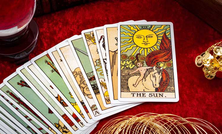 Tarot Falındaki dört element. Ateş, su, hava ve toprak.